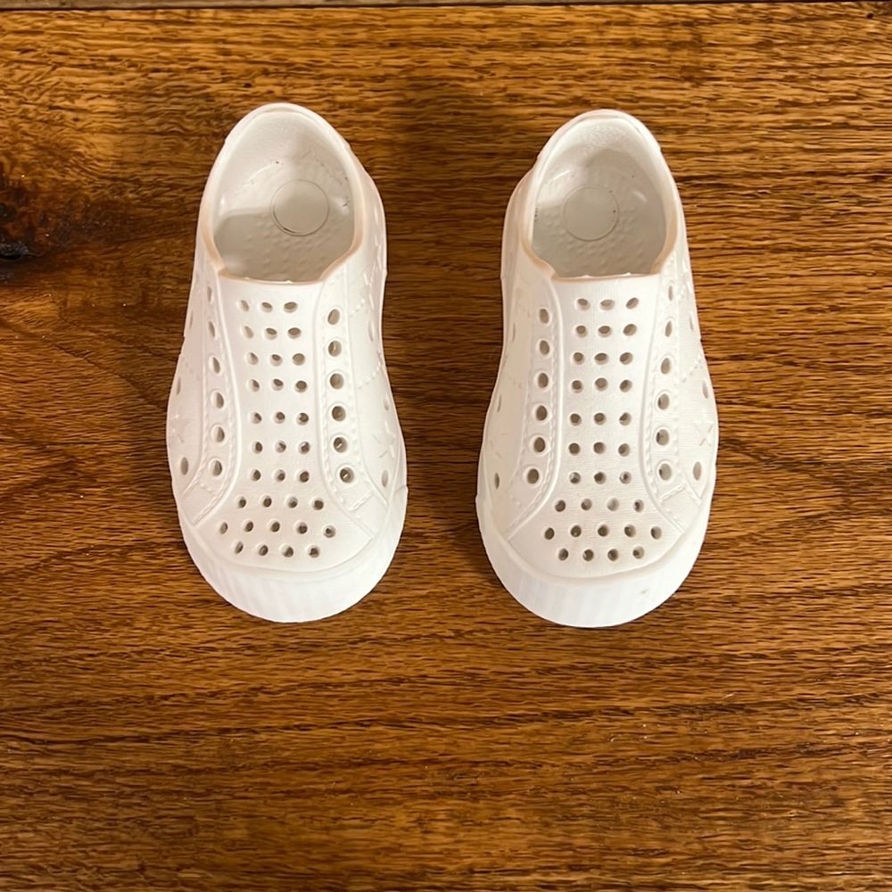 Shooshoos toddler size 4